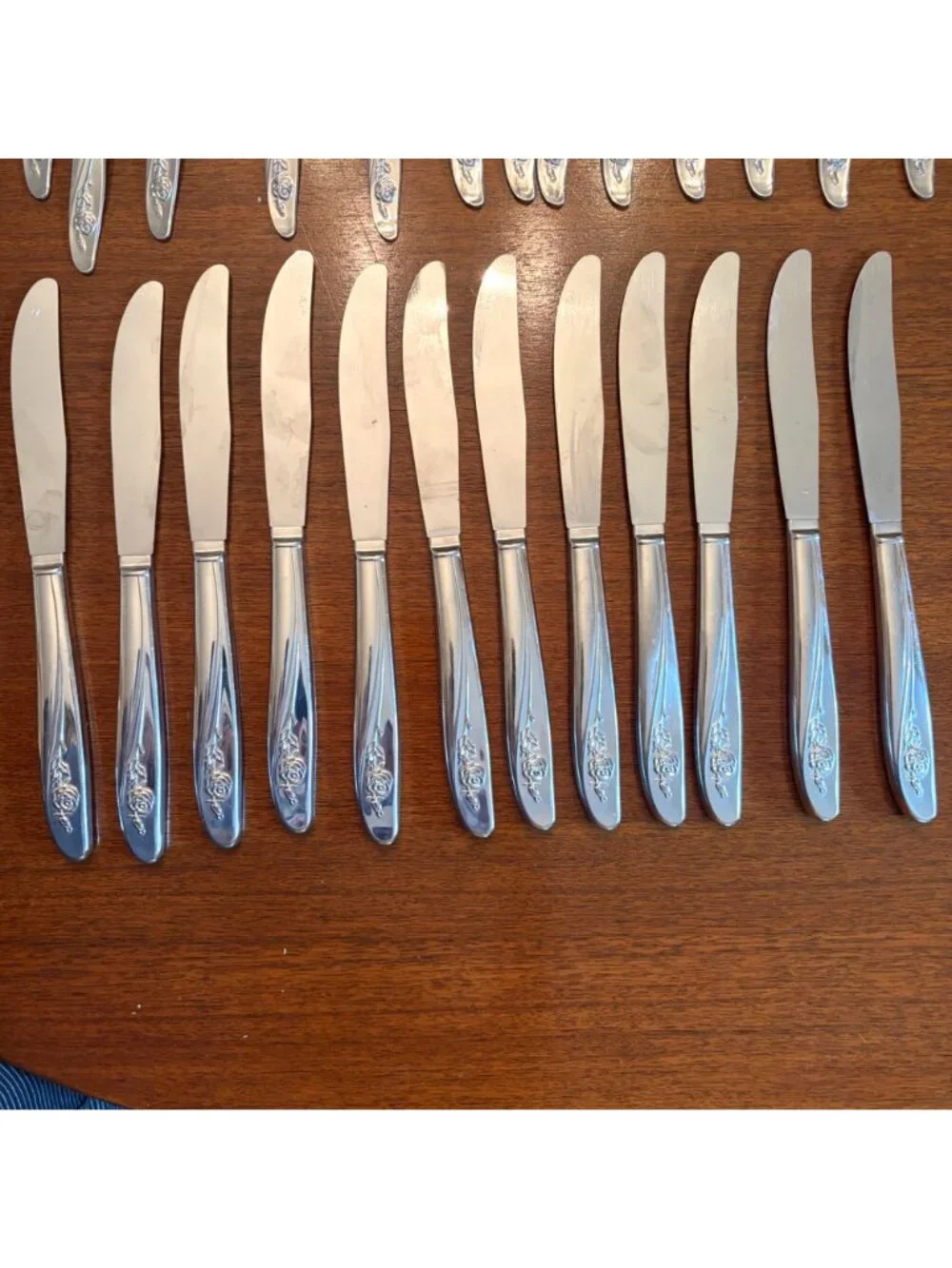 Oneida Custom Roseanne Stainless Steel Flatware 49 Piece Fork Spoon Knife Rose